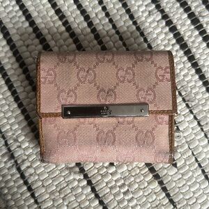 Gucci wallet monogram pink